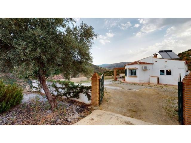 Casa con terreno en venta en Cómpeta photo 0