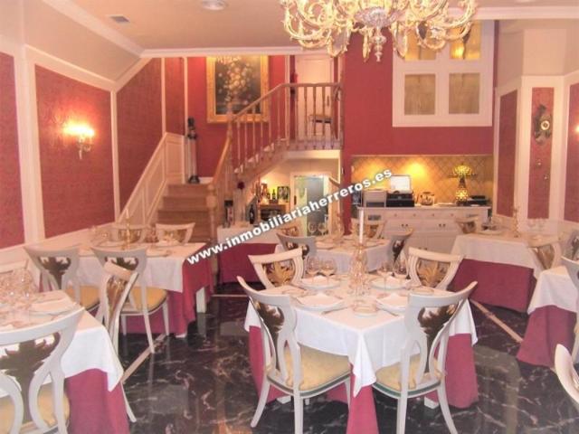 Local comercial en venta en Logroño, Vara De Rey photo 0