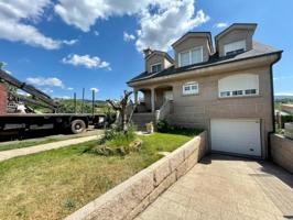 Chalet en venta en Ponferrada, Campo photo 0