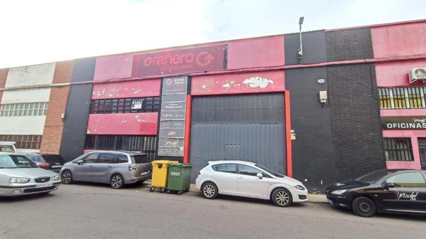 Nave industrial en venta en León, Santovenia de la Valdoncina photo 0