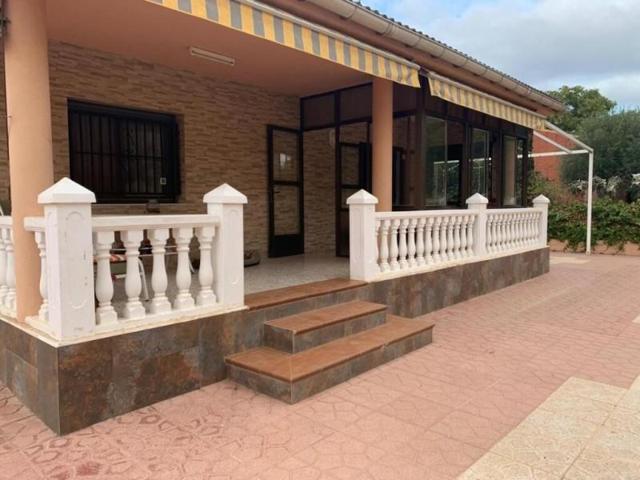 Casa con terreno en venta en Torrevieja photo 0