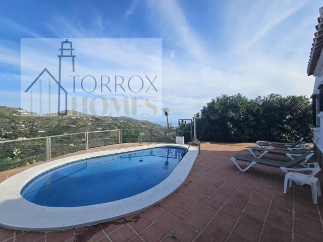 Casa con terreno en venta en Torrox photo 0