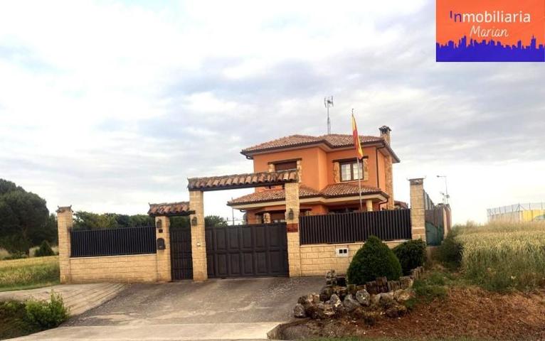 Chalet en venta en Campillo de Aranda photo 0