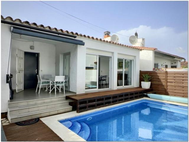 Casa en venta en Empuriabrava photo 0