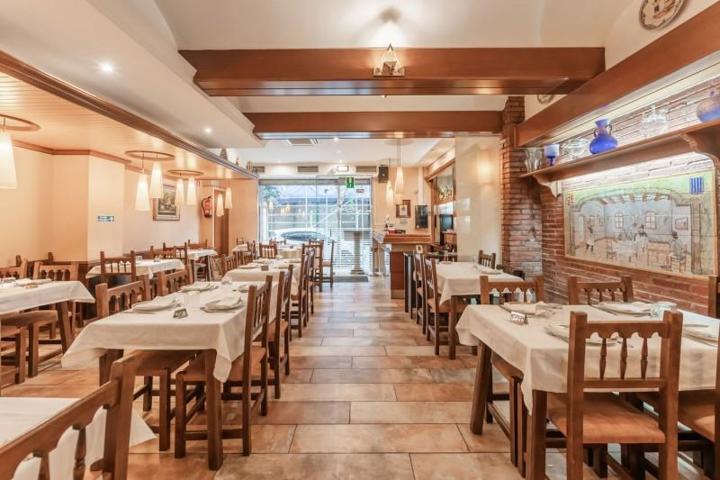 Local comercial en venta en L'Hospitalet de Llobregat, Santa Eulalia photo 0