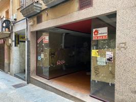 Local comercial en venta en Plasencia photo 0