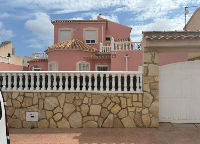 Chalet en venta en Orihuela Costa, Playa Flamenca photo 0