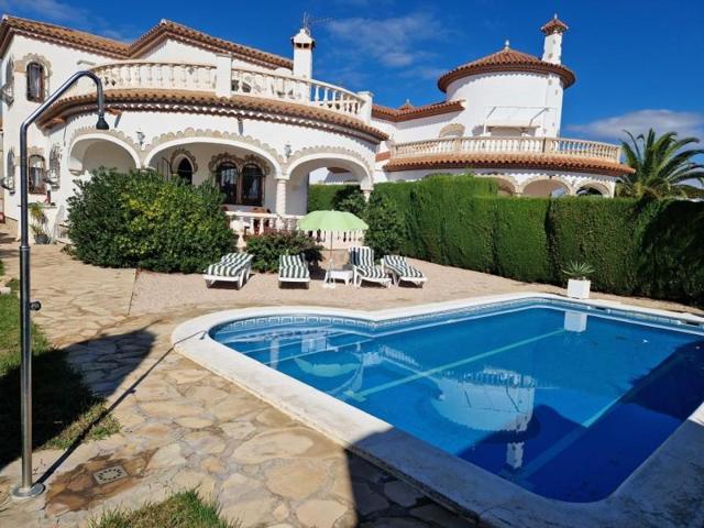 Chalet en venta en Miami Platja, Miami-Platja photo 0