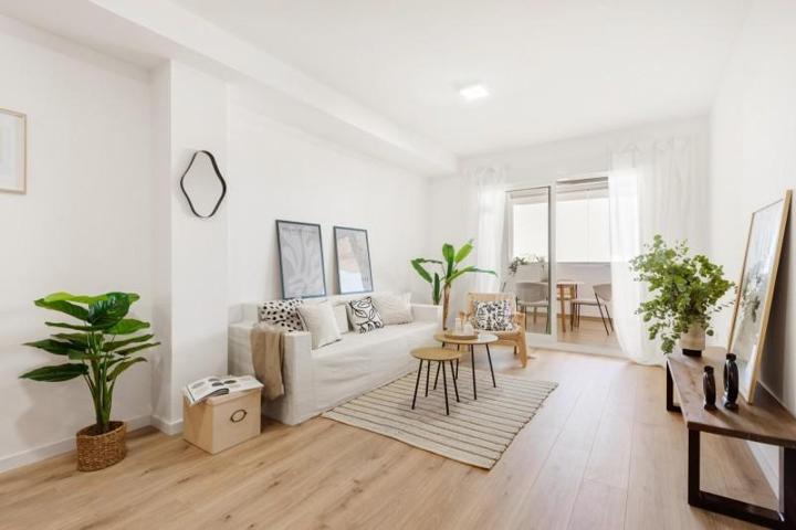 Apartamento en venta en Fuengirola, Carvajal photo 0
