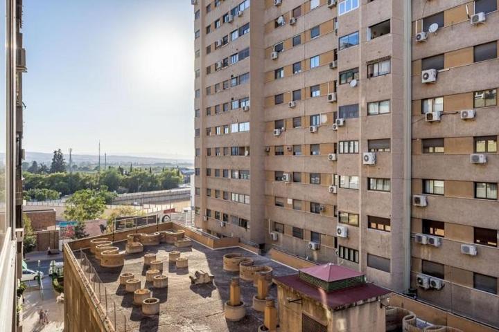 Piso en venta en Granada, Gran capitan photo 0