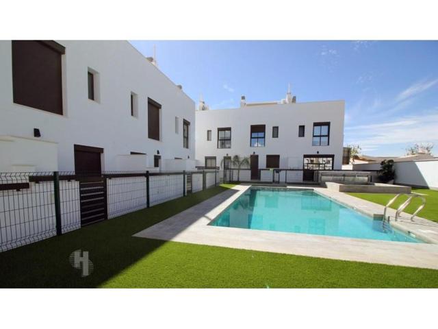 Chalet en venta en Pilar de la Horadada photo 0