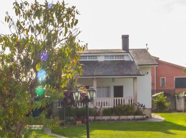 Chalet en venta en Bergondo, Gandario photo 0