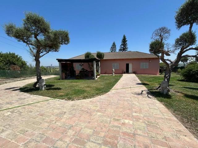 Chalet en venta en Coria del Río, Andalucia photo 0