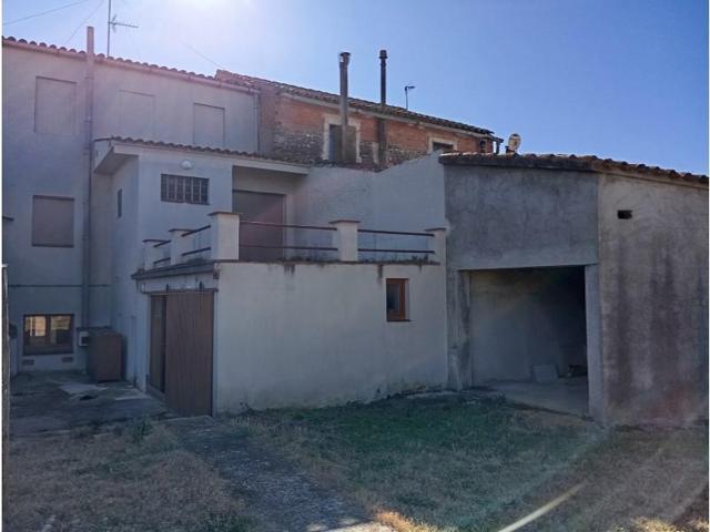 Casa con terreno en venta en Torroella de Fluvià photo 0