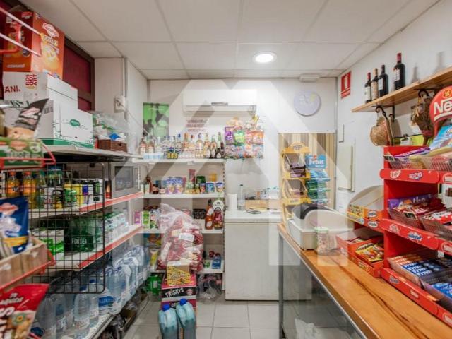 Local comercial en venta en Valencia, El Mercat photo 0