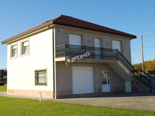 Casa en venta en Teo photo 0