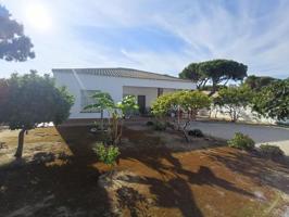 Chalet en venta en Chiclana de la Frontera, Novo sancti petri photo 0