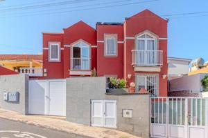 Bungalow en venta en Telde, Playa del hombre photo 0