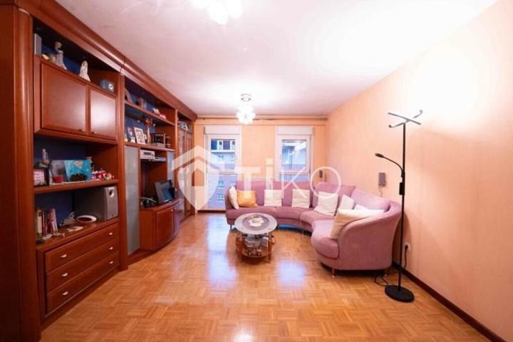 Piso en venta en Arrigorriaga photo 0