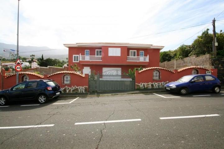 Casa en venta en La Orotava, La Luz photo 0
