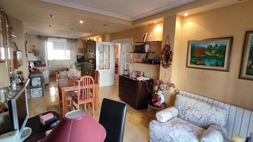 Adosada en venta en Úbeda photo 0