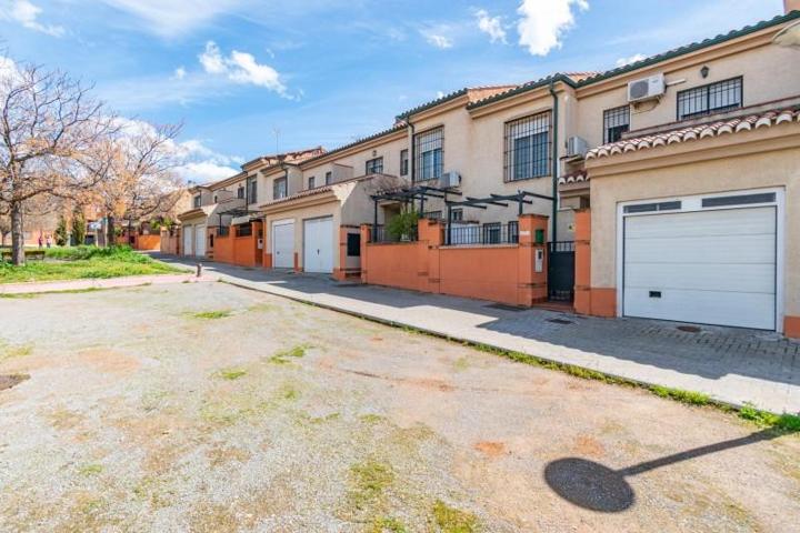 Adosada en venta en Granada, Barrio de los Periodistas photo 0