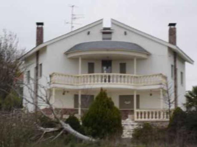 Chalet en venta en Valencia de Don Juan, Urb. valjunco photo 0