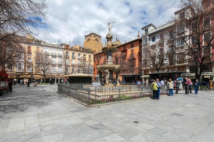 Aticos en venta en Granada, Plaza Birrambla photo 0