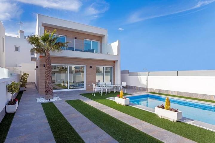 Chalet en venta en San Pedro del Pinatar, Calle Paul Cezánne, 30740 photo 0