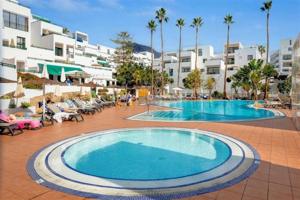 Apartamento en venta en Adeje, Torviscas Bajo photo 0