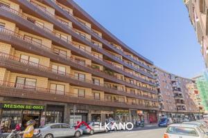 Piso en venta en Bilbao, Santutxu photo 0