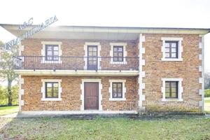 Casa en venta en Lugo, Calde photo 0