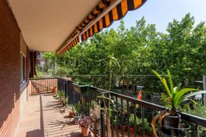 Piso en venta en Barcelona, El Guinardo photo 0