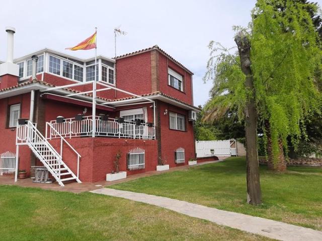 Chalet en venta en Muel, Centro photo 0