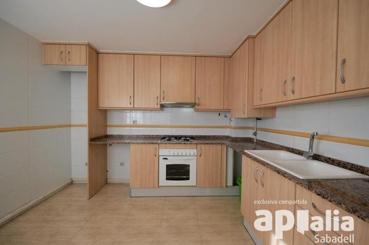 Adosada en venta en Sentmenat, CENTRE photo 0