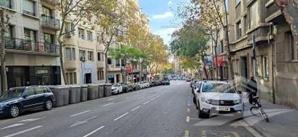 Piso en venta en Barcelona, Carrer de l'Avenir, 08021 photo 0