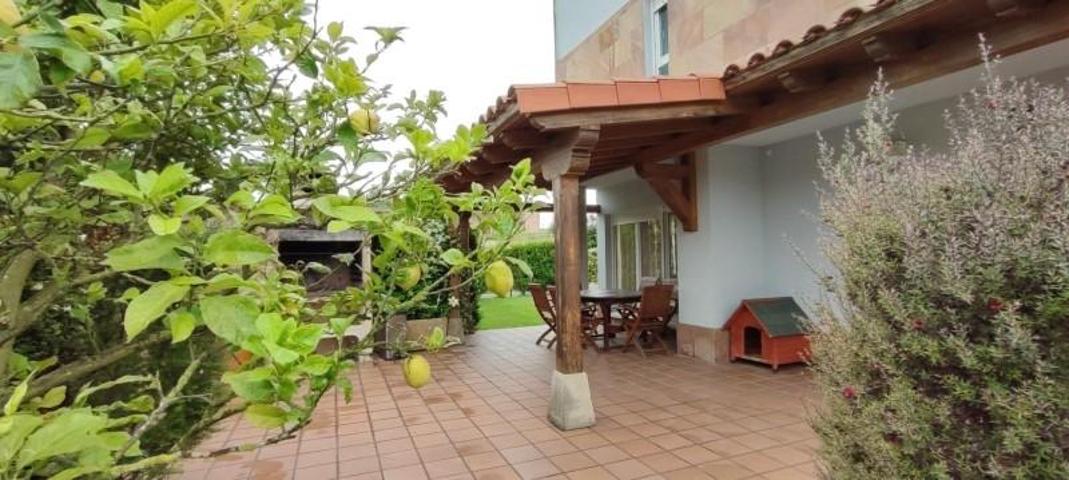 Adosada en venta en Santillana del Mar, Viveda photo 0