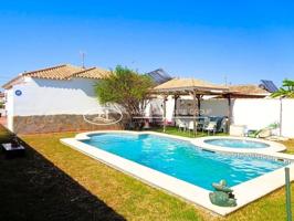 Chalet en venta en Chiclana de la Frontera photo 0