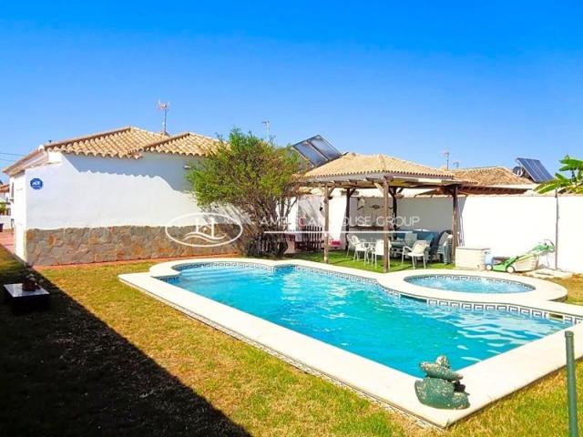 Chalet en venta en Chiclana de la Frontera photo 0