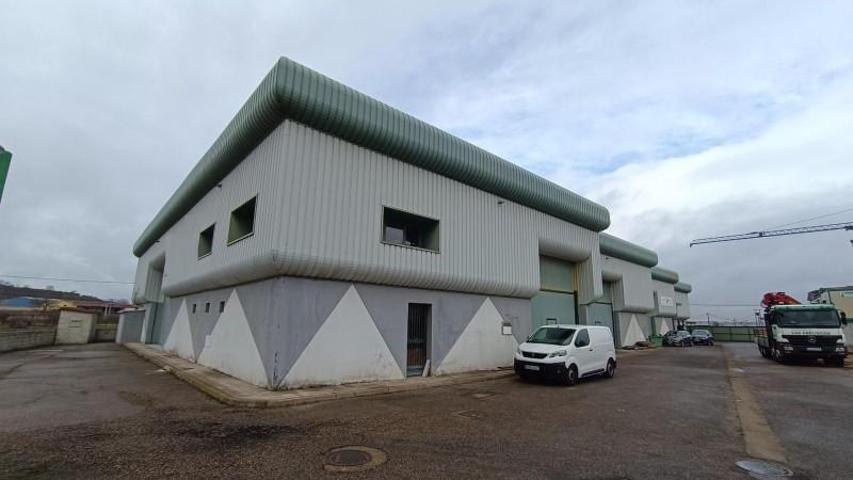 Nave industrial en venta en Chozas de Abajo, Ribaseca photo 0