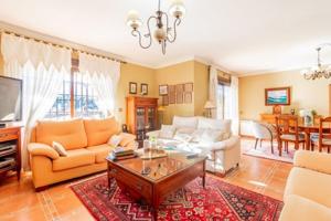 Chalet en venta en Pelayos de la Presa photo 0