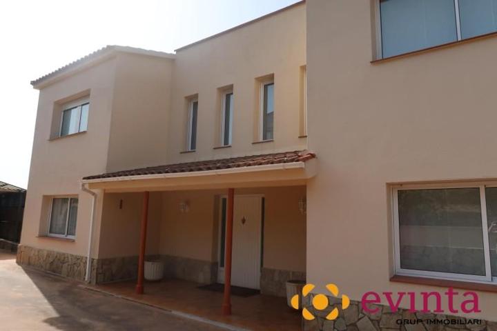 Casa en venta en Olesa de Bonesvalls, Can olivella photo 0