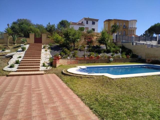 Chalet en venta en Lepe photo 0
