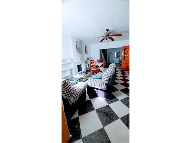 Chalet en venta en Los Barrios photo 0