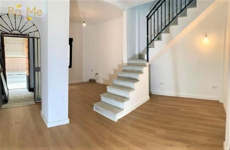 Adosada en venta en Sevilla, Gran Plaza-Marqués de Pickman-Ramon y C photo 0