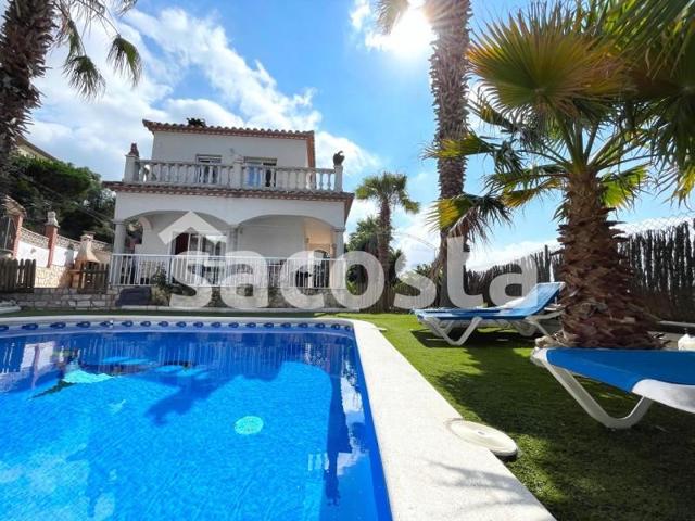 Casa en venta en Lloret de Mar, Los pinares photo 0