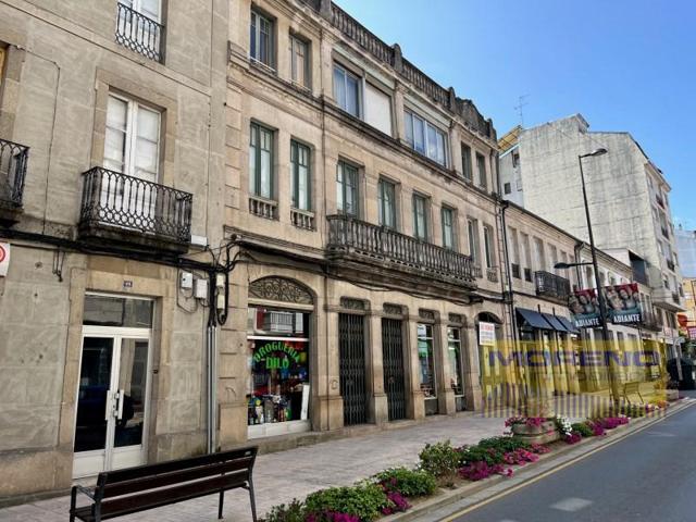 Edificio en venta en Sarria photo 0