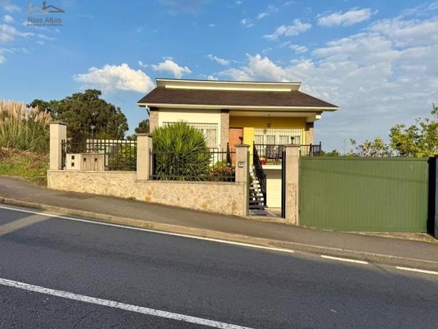 Chalet en venta en Oleiros, Liáns photo 0