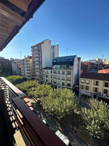 Piso en venta en León, Centro photo 0