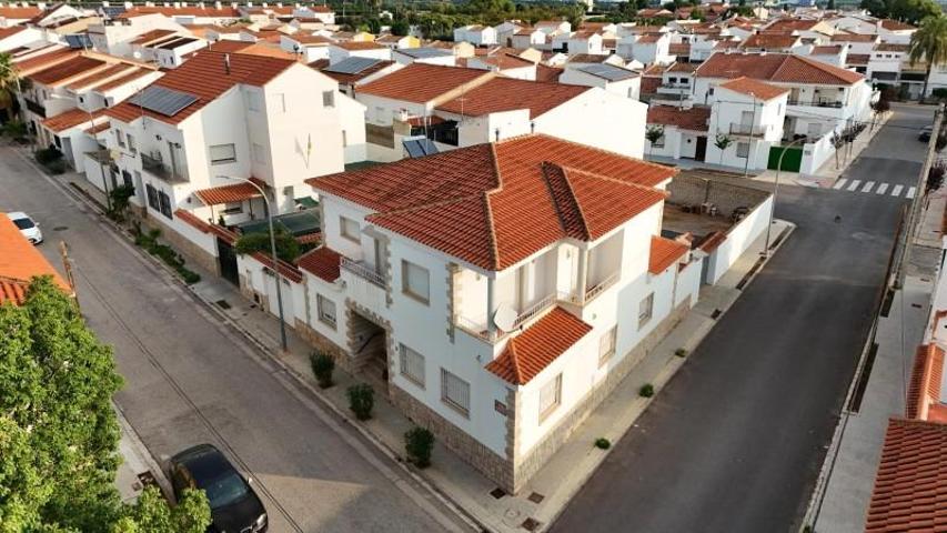 Chalet en venta en Marines, Centro photo 0